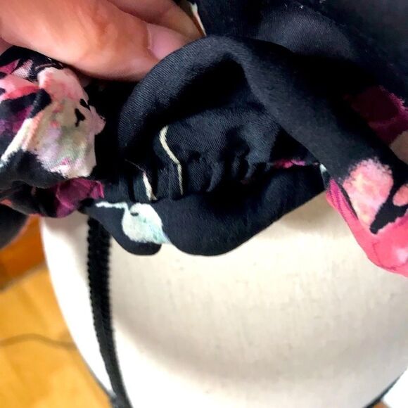 Beautiful Floral Halter top - Picture 7 of 10